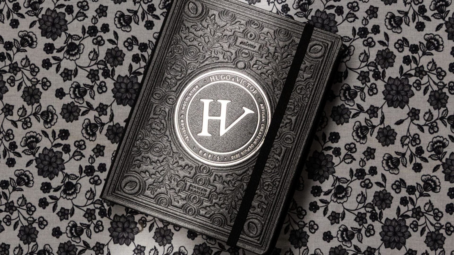 coffret gaufrage dorure packaging chocolaterie luxe Hugo et Victor Paris | vue principale
