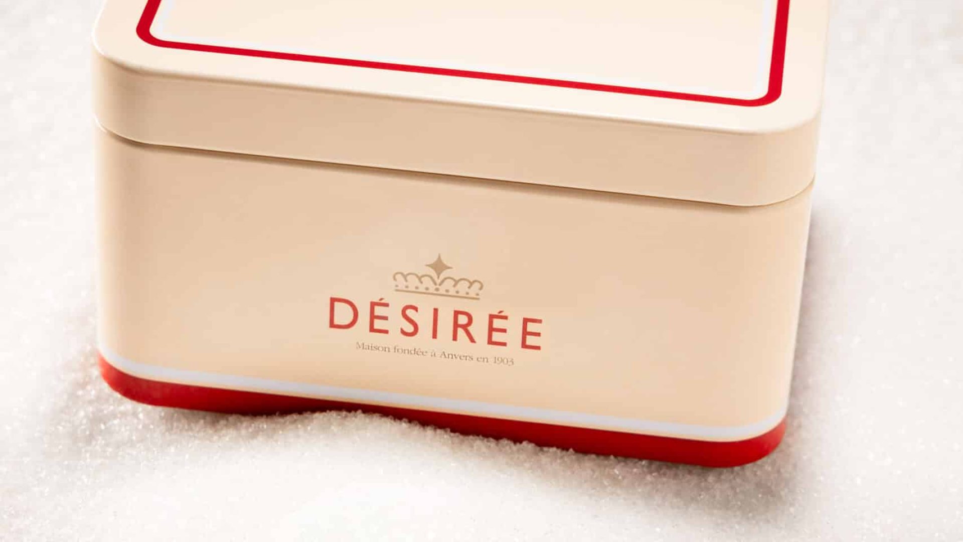 boîte métal packaging confiserie luxe sur-mesure Désirée Anvers | vue détail